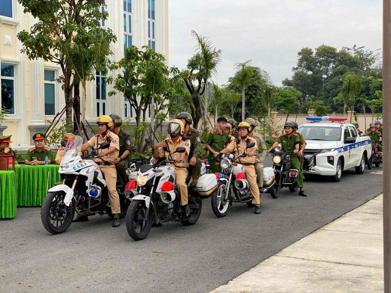 Công an thành phố Thủ Dầu Một ra quân trấn áp tội phạm. Ảnh: Công an Thủ Dầu Một