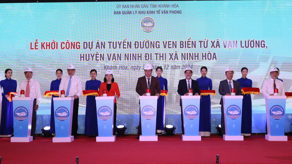 Lãnh đạo tỉnh Khánh Hòa nhấn nút khởi công Dự án tuyến đường ven biển từ xã Vạn Lương.