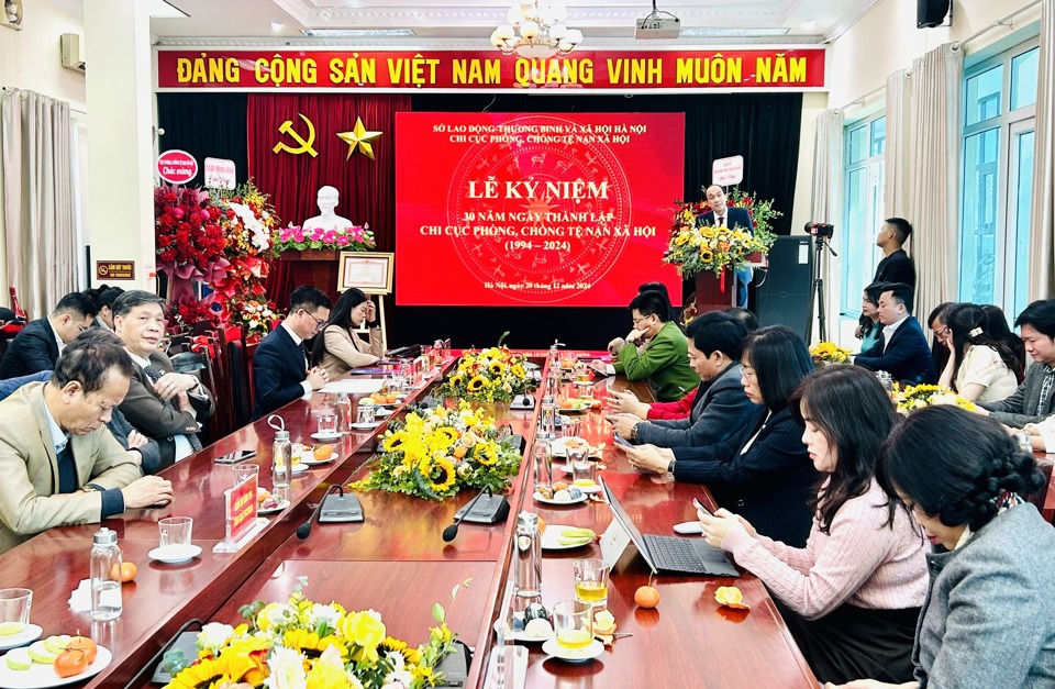 Các đại biểu tham dự Lễ kỷ niệm 30 năm ngày thành lập Chi cục PCTNXH.