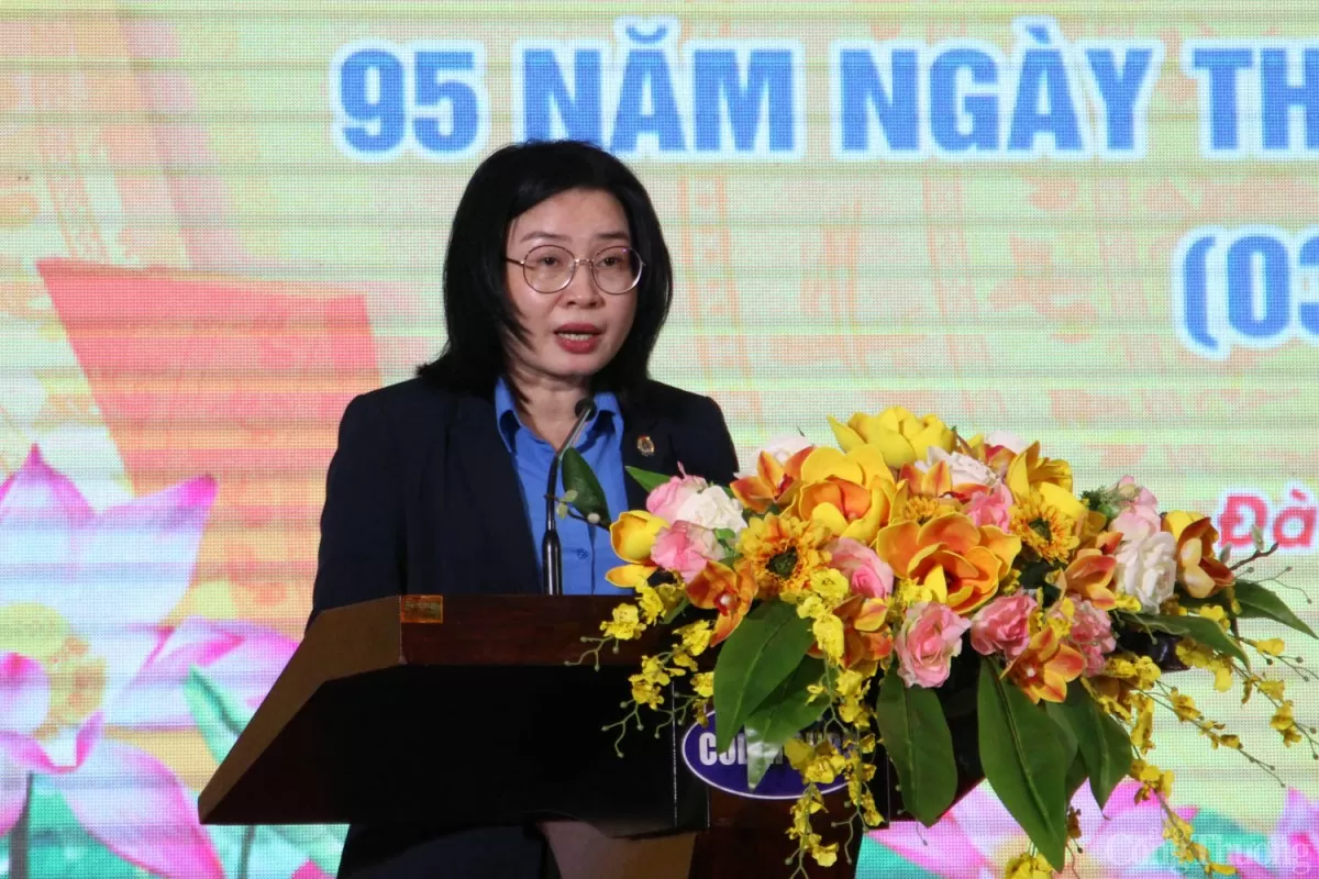 Chủ tịch Liên đoàn Lao động TP. Đà Nẵng Phan Thị Thúy Linh đọc diễn văn kỷ niệm 95 năm ngày thành lập Đảng Cộng sản Việt Nam Chủ tịch Liên đoàn Lao động TP. Đà Nẵng Phan Thị Thúy Linh đọc diễn văn kỷ niệm 95 năm ngày thành lập Đảng Cộng sản Việt Nam