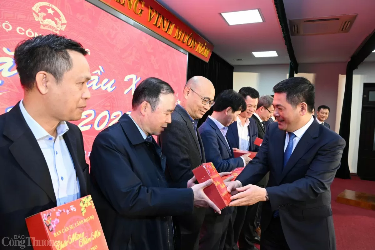 Bộ Công Thương tổ chức gặp mặt nhân dịp đầu xuân Ất Bộ Công Thương tổ chức gặp mặt nhân dịp đầu xuân Ất