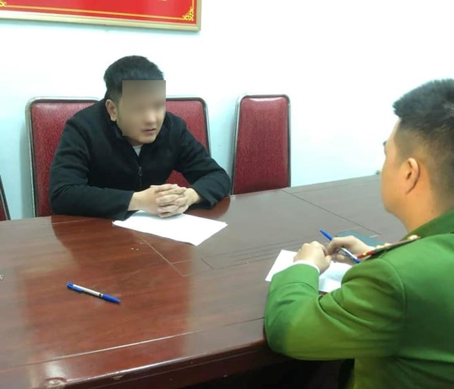 Tạm giữ người đàn ông hành hung thiếu niên mặc áo shipper