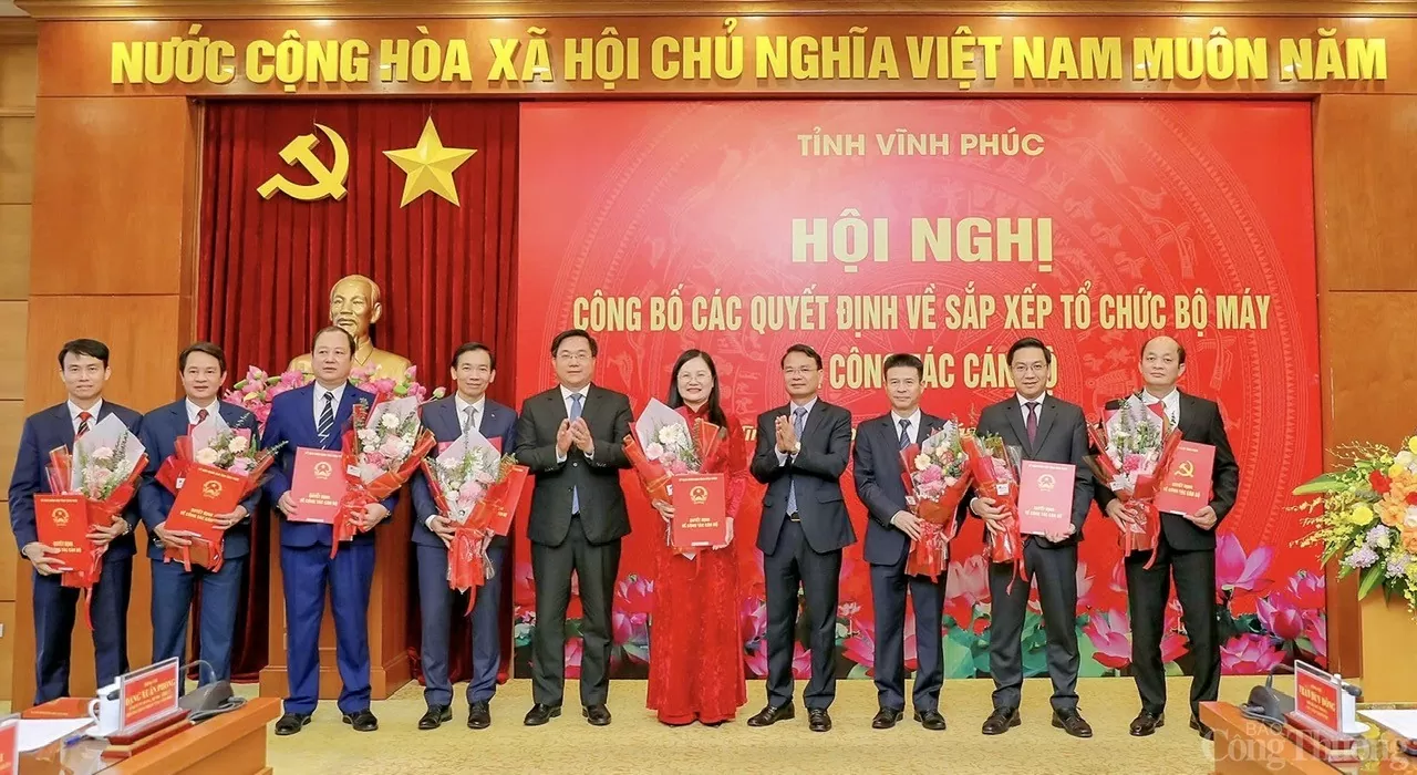 Vĩnh Phúc công bố các quyết định về tổ chức bộ máy Vĩnh Phúc công bố các quyết định về tổ chức bộ máy