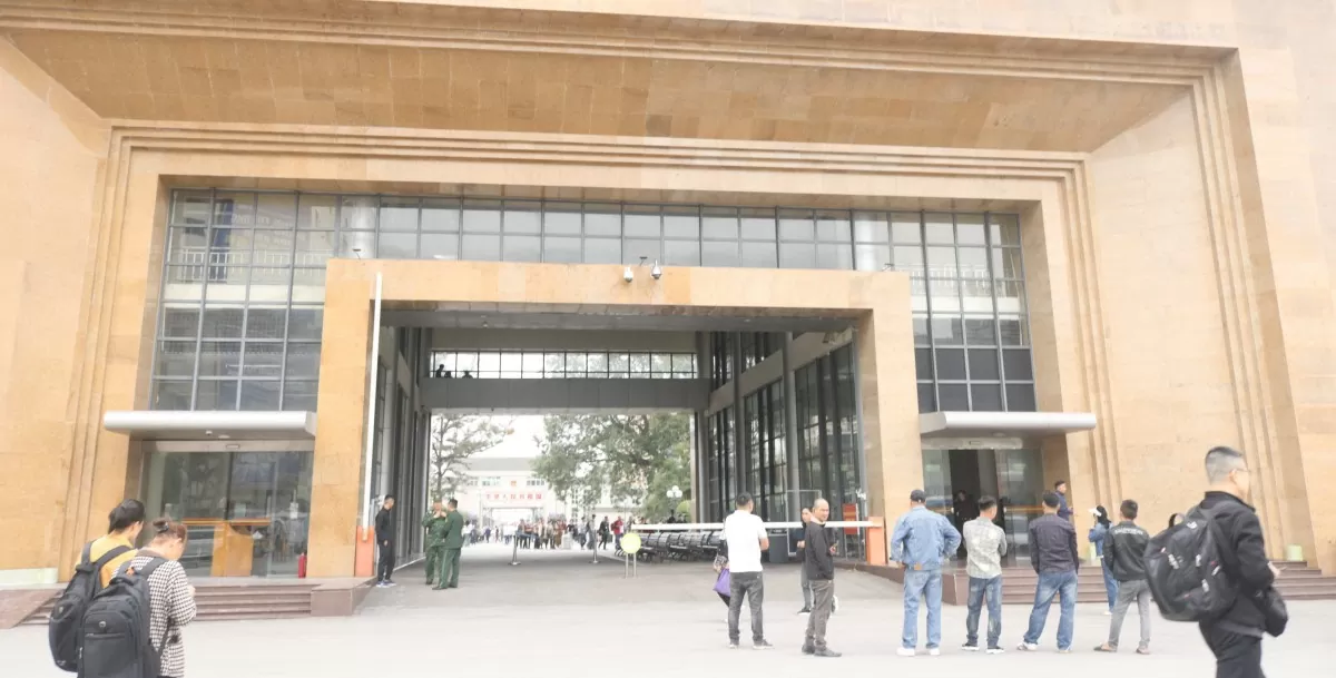 Hoạt động tại Cửa khẩu quốc tế Móng Cái đã trở lại bình thường sau vụ cháy sáng 5/3 Hoạt động tại Cửa khẩu quốc tế Móng Cái đã trở lại bình thường sau vụ cháy sáng 5/3