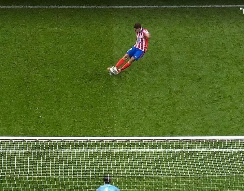 Quả luân lưu của Julian Alvarez là tình huống gây tranh cãi nhất trận đấu giữa Atletico Amdrid và Real Madrid