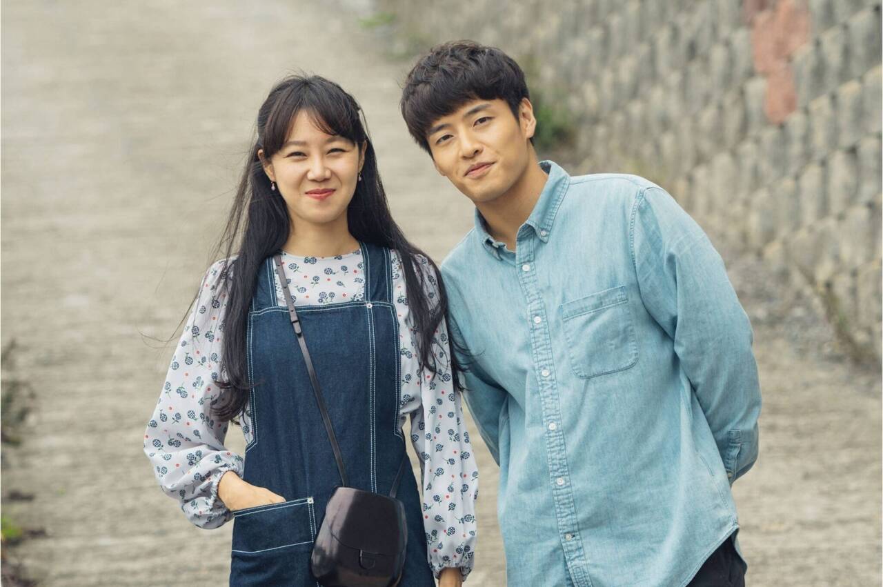 Kang Ha Neul trong phim “Khi hoa trà nở” đóng cùng