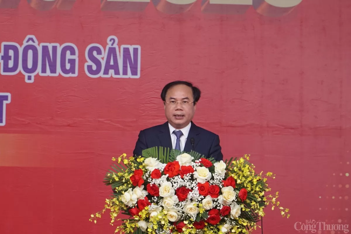 Thứ trưởng Bộ Xây dựng Nguyễn Văn Sinh phát biểu khai mạc Triển lãm quốc tế Vietbuild Đà Nẵng 2025