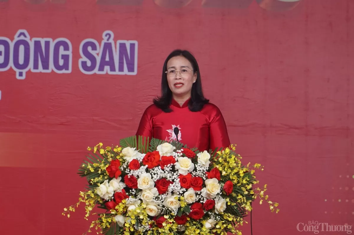 Phó Chủ tịch UBND thành phố Đà Nẵng Nguyễn Thị Anh Thi phát biểu tại Triển lãm