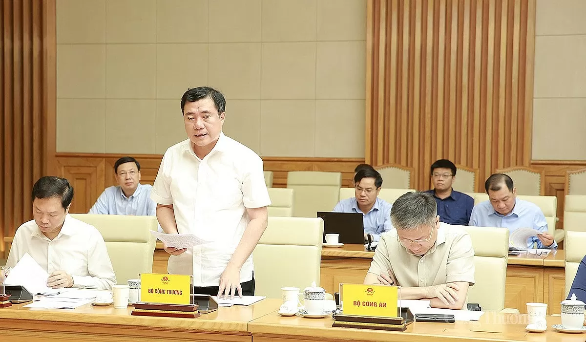 Thứ trưởng Bộ Công Thương Nguyễn Sinh Nhật Tân chia sẻ tại buổi làm việc Thứ trưởng Bộ Công Thương Nguyễn Sinh Nhật Tân chia sẻ tại buổi làm việc