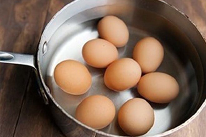 Loạt công dụng bất ngờ của nước luộc trứng