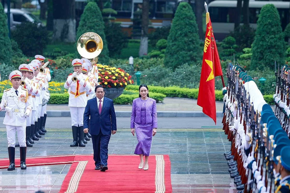 Thủ tướng Phạm Minh Chính và Thủ tướng Paetongtarn Shinawatra duyệt Đội Danh dự Quân đội nhân dân Việt Nam - Ảnh: VGP/Nhật Bắc Thủ tướng Phạm Minh Chính và Thủ tướng Paetongtarn Shinawatra duyệt Đội Danh dự Quân đội nhân dân Việt Nam - Ảnh: VGP/Nhật Bắc