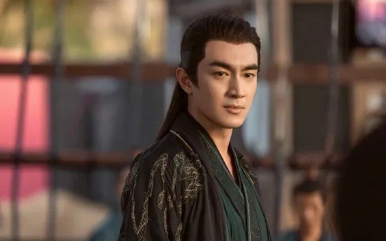 Rộ tin Lâm Canh Tân gia nhập công ty của Dương Mịch