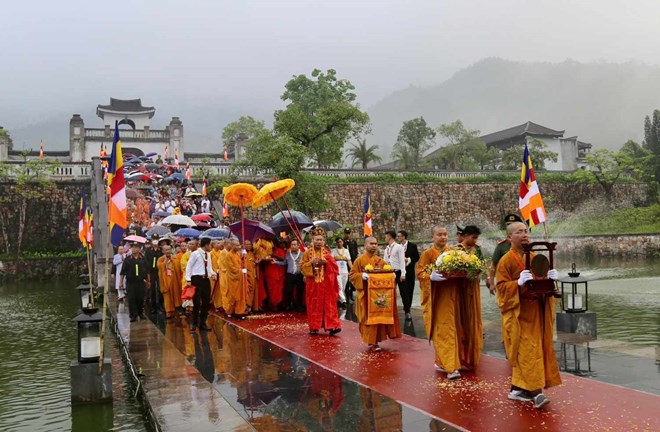 Cung tiễn Xá lợi Đức Phật Thích Ca Mâu Ni từ Yên Tử về Hưng Yên