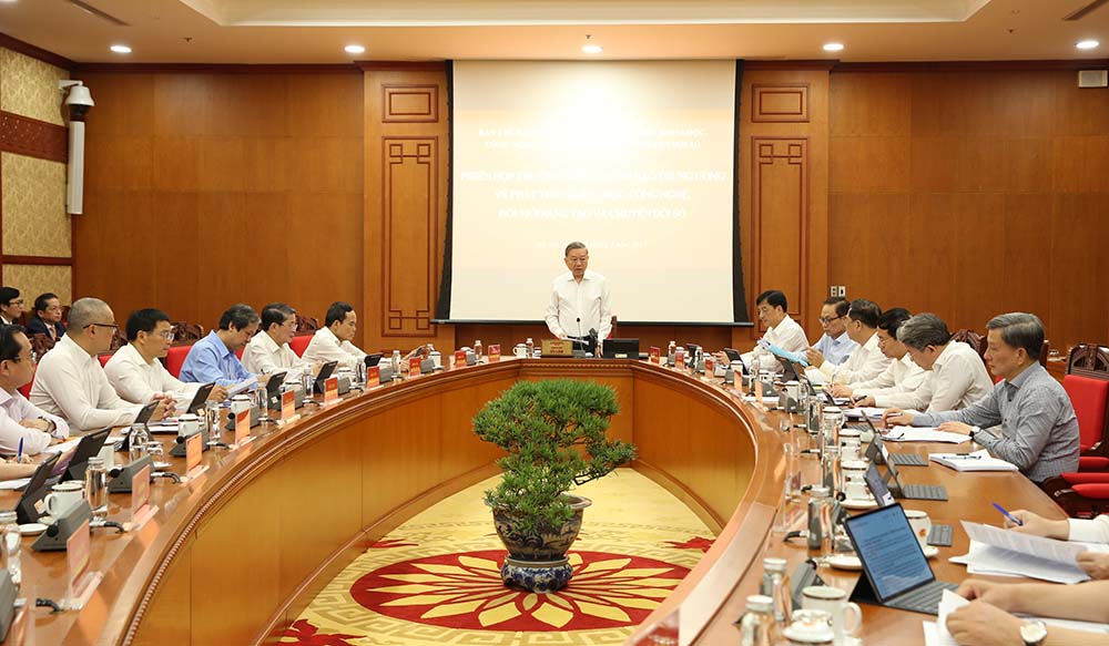 Phiên họp của Thường trực Ban Chỉ đạo Trung ương về phát triển khoa học, công nghệ, đổi mới sáng tạo và chuyển đổi số. Ảnh: Trần Vương