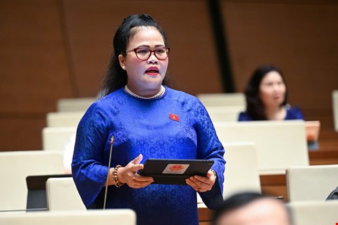 Đại biểu Nguyễn Thị Sửum phát biểu. Ảnh: Quochoi
