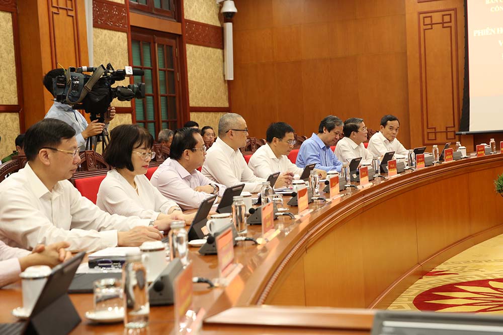 Các đại biểu dự phiên họp. Ảnh: Trần Vương