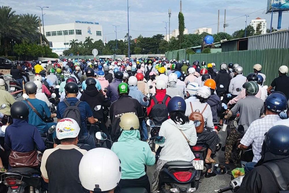 Khu vực nút giao An Phú ùn ứ nghiêm trọng. Ảnh: Trang Đào