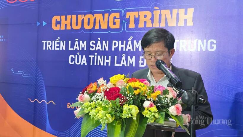 Ông Nguyễn Văn Khánh, Phó Giám đốc Sở Công Thương Lâm Đồng phát biểu khai mạc. Ảnh: Lê Sơn
