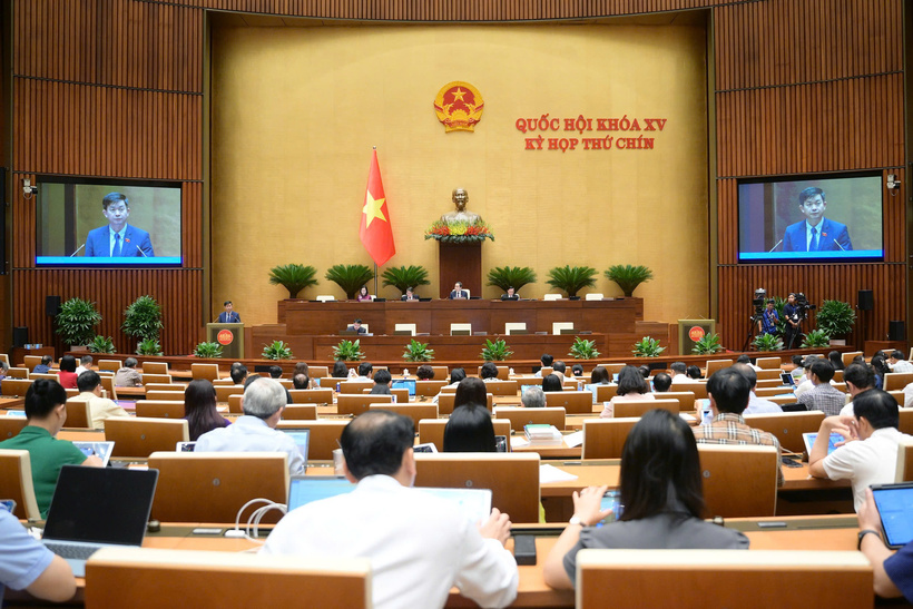 Quốc hội Biểu quyết thông qua Nghị quyết của Quốc hội về việc thành lập Hội đồng bầu cử quốc gia. Ảnh: VPQH