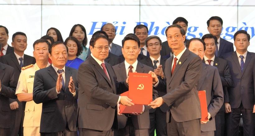 Thủ tướng Chính phủ Phạm Minh Chính trao các quyết định tại lễ công bố