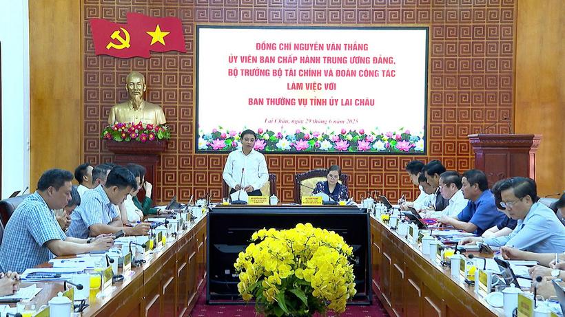 Đoàn công tác Trung ương Đảng có buổi làm việc với Ban Thường vụ Tỉnh ủy Lai Châu về nội dung chuẩn bị vận hành chính quyền địa phương 2 cấp. Ảnh: Phương Ly