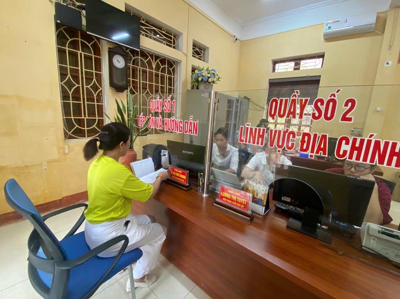 Dù trụ sở UBND phường vẫn đang trong quá trình sửa chữa, nâng cấp nhưng Trung tâm hành hành chính công của phường Nam Cường vẫn hoạt động phục vụ người dân