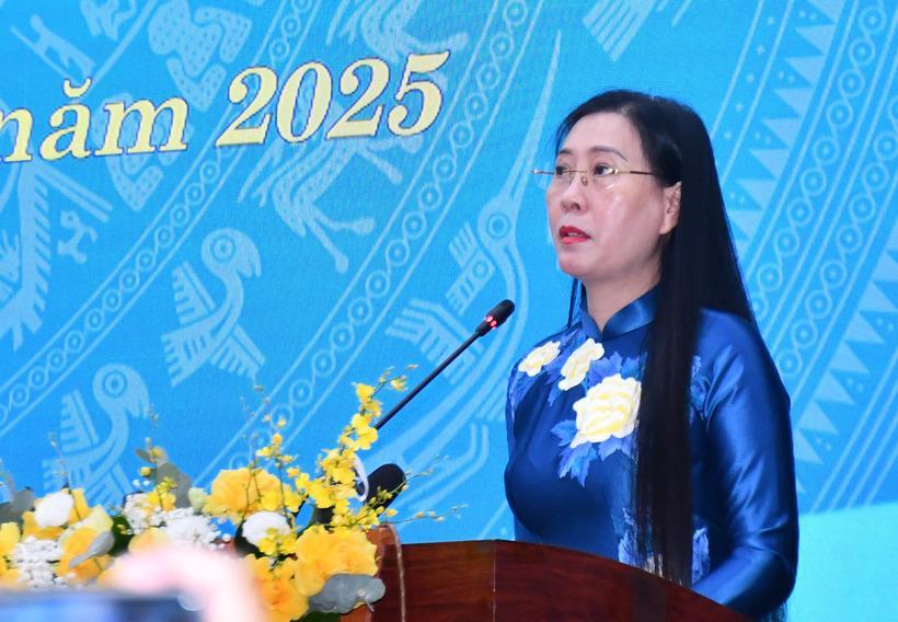 Bí thư Tỉnh ủy Quảng Ngãi HĐND Quảng Ngãi Bùi Thị Quỳnh Vân phát biểu chỉ đạo tại kỳ họp. Ảnh: Bình An