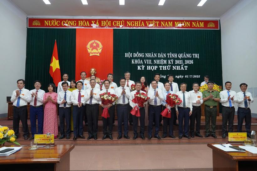 Thường trực HĐND và các ban của HĐND tỉnh Quảng Trị ra mắt tại Kỳ họp thứ Nhất (Ảnh: Khánh Trinh)
