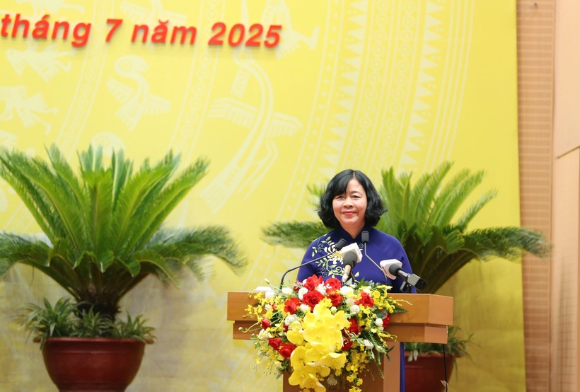 Bí thư Thành ủy Hà Nội Bùi Thị Minh Hoài phát biểu chỉ đạo tại kỳ họp. Ảnh: HH