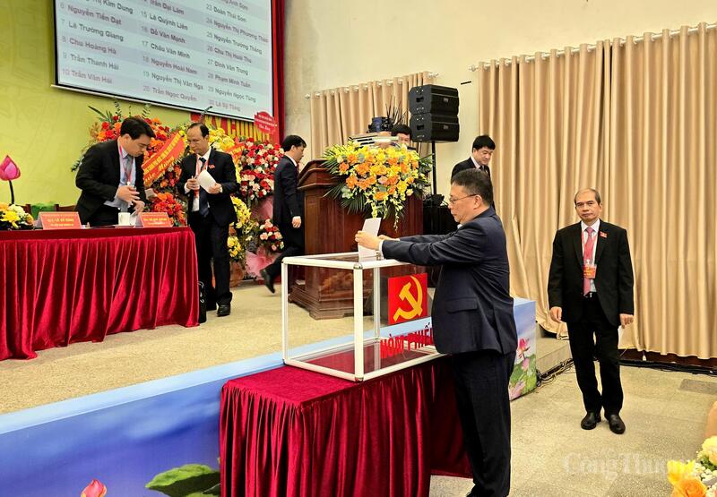 Đại hội tiến hành bỏ phiếu bầu Ban chấp hành Đảng bộ nhiệm kỳ 2025-2030