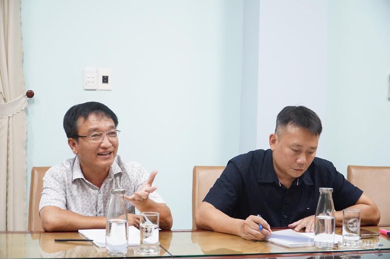 Ông Huỳnh Xuân Sơn, Phó Giám đốc Sở Công Thương Đà Nẵng trao đổi tại buổi làm việc