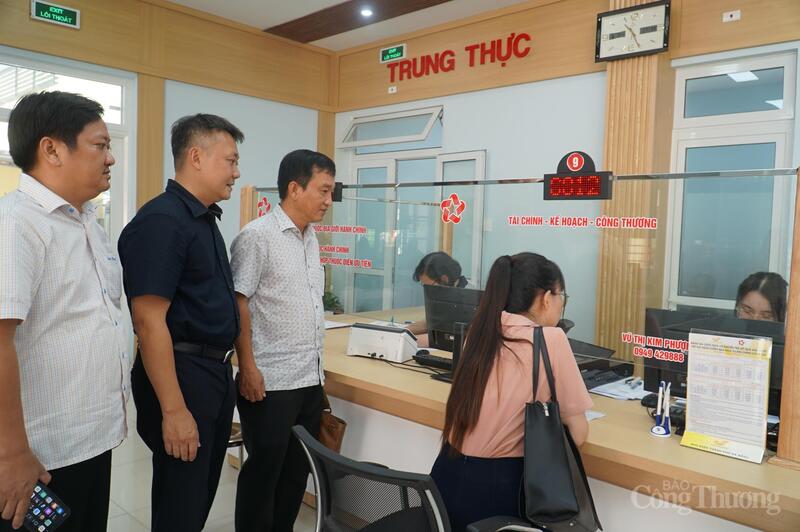 Đoàn công tác khảo sát tình hình thực hiện thủ tục hành chính công lĩnh vực Công Thương tại Trung tâm phục vụ hành chính công phường Thanh Khê