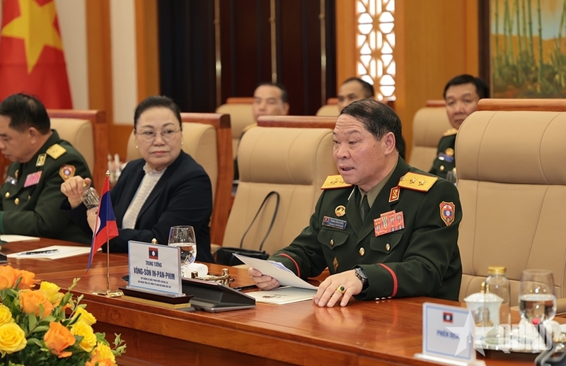 Trung tướng Vongsone Inpanphim phát biểu tại hội đàm. Ảnh: QĐND