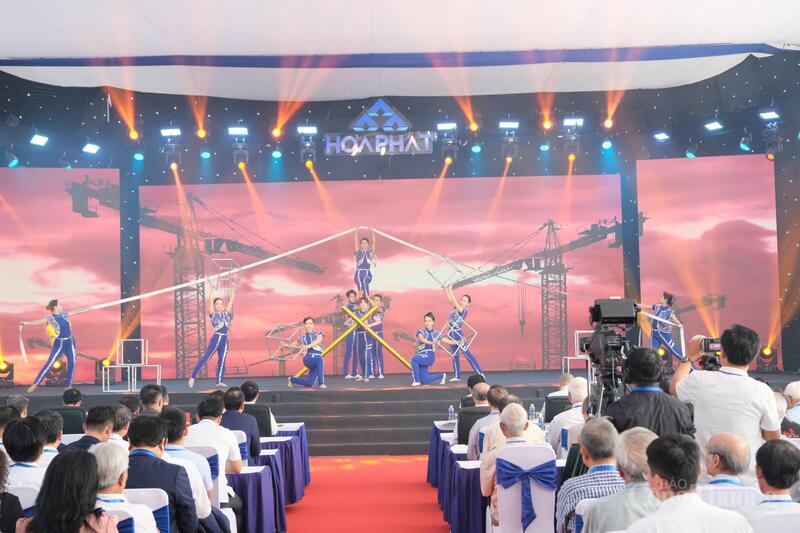 Trước buổi Lễ khởi công là các tiết mục văn nghệ chào mừng. Ảnh: Lê Sơn