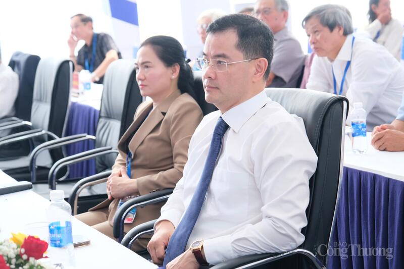 Đại diện Lãnh đạo đơn vị thuộc Bộ Công Thương tham dự buổi Lễ khởi công. Ảnh: Lê Sơn