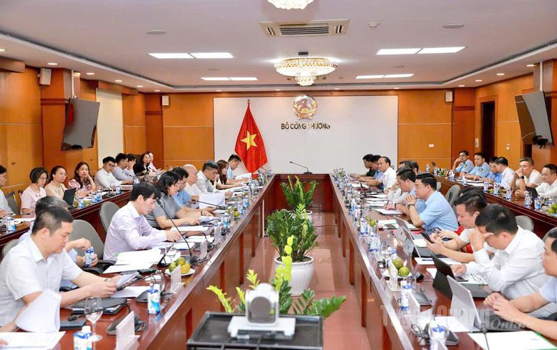 Quang cảnh buổi làm việc. Ảnh: Duy Tuấn