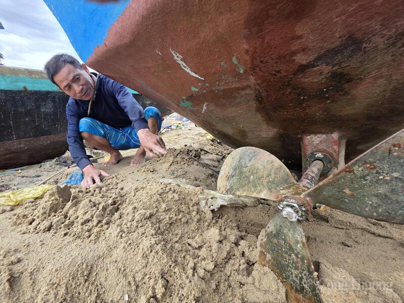 Ngư dân đỏ mắt vì tài sản mưu sinh bị hư hại