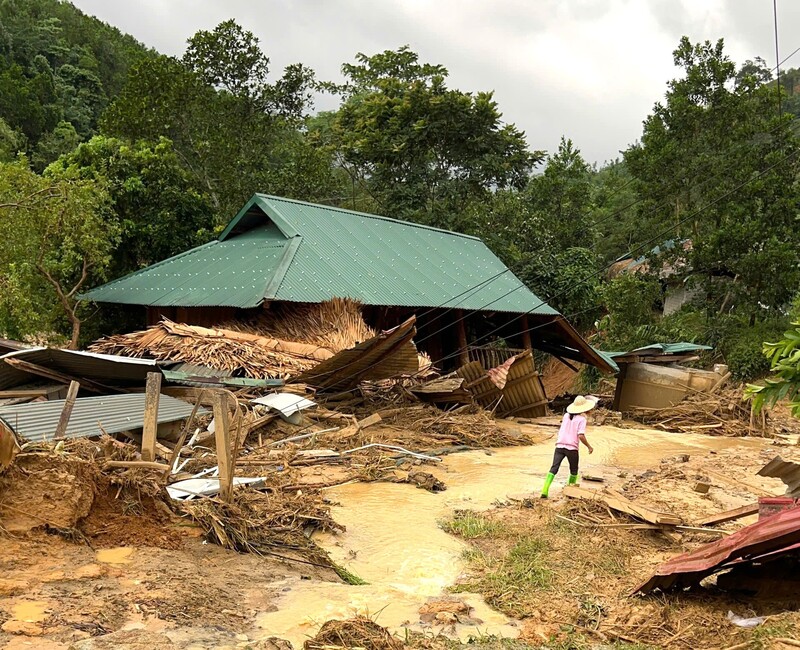 Nhiều ngôi nhà đã bị hư hại nghiêm trọng