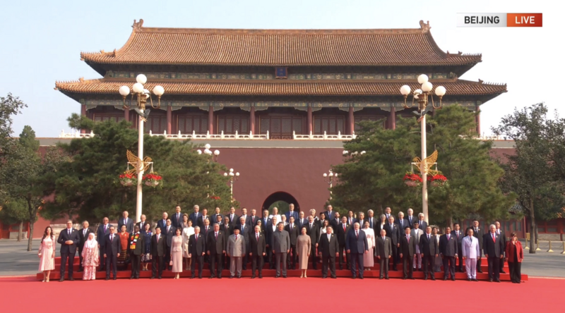 Tổng Bí thư, Chủ tịch nước Tập Cận Bình chụp ảnh lưu niệm cùng các nhà lãnh đạo quốc tế trước lễ duyệt binh, trong đó có Chủ tịch nước Việt Nam Lương Cường. Ảnh: CCTV