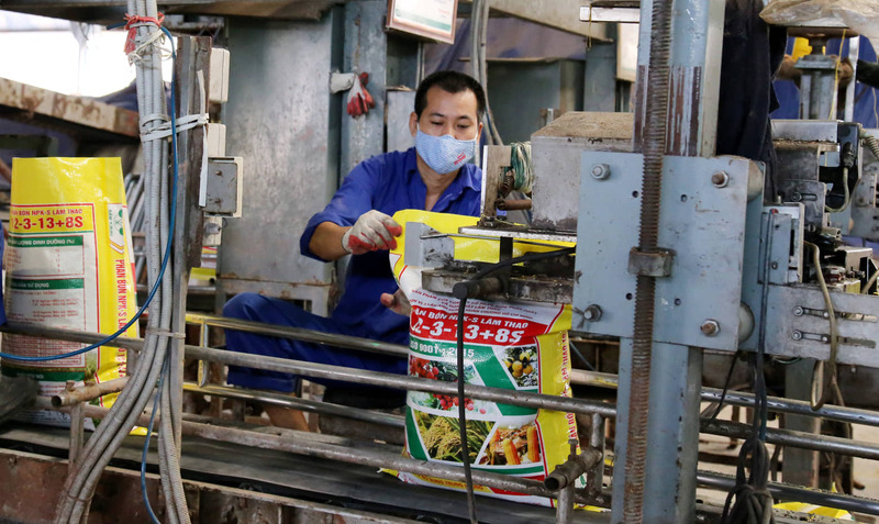 Một số ngành công nghiệp hoá chất đã đáp ứng yêu cầu trong nước và hướng đến xuất khẩu. Ảnh minh hoạ