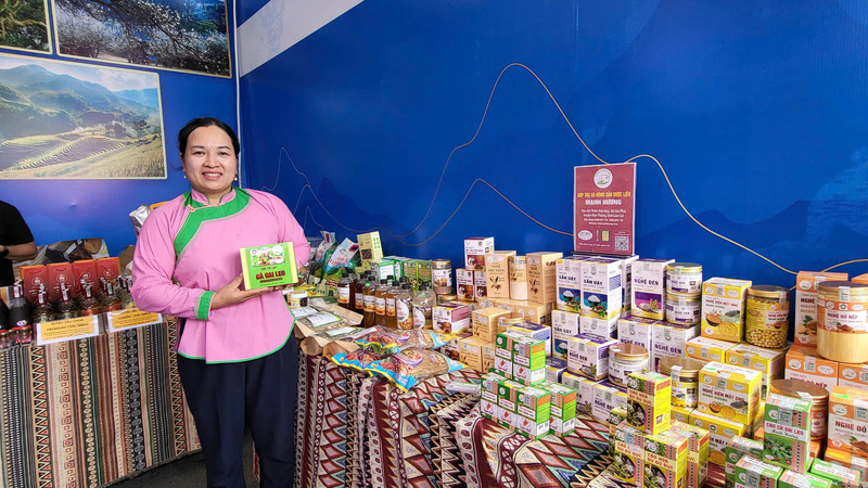 Gian hàng của Hợp tác xã Nông sản Dược liệu Mạnh Hương tại Triển lãm Thành tự đất nước. Ảnh Ngọc Tiến