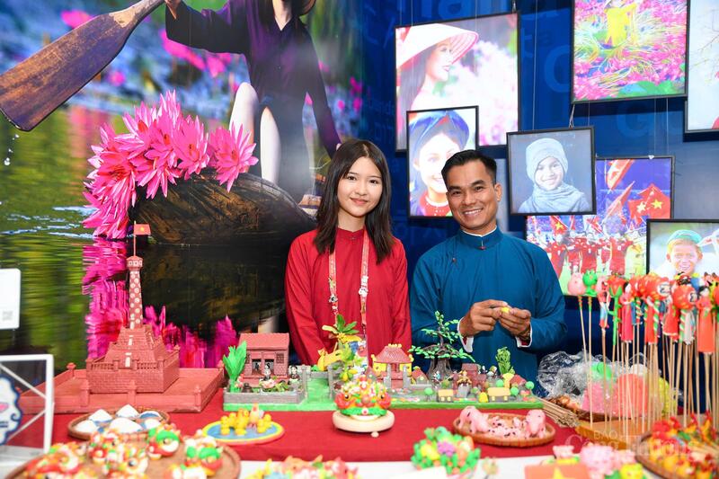 Không gian trưng bày các sản phẩm truyền thống của Việt Nam tại Ngày Quốc gia Việt Nam tại EXPO 2025 Osaka, Kansai (Nhật Bản).