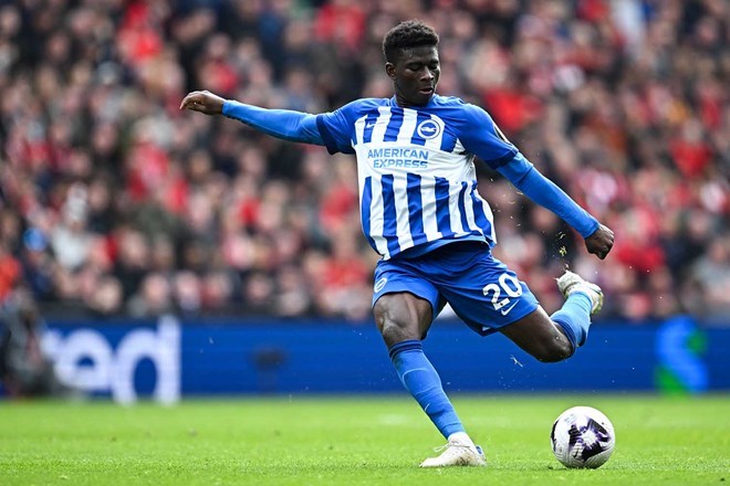 Lập trường của Carlos Baleba về việc gia nhập Man United