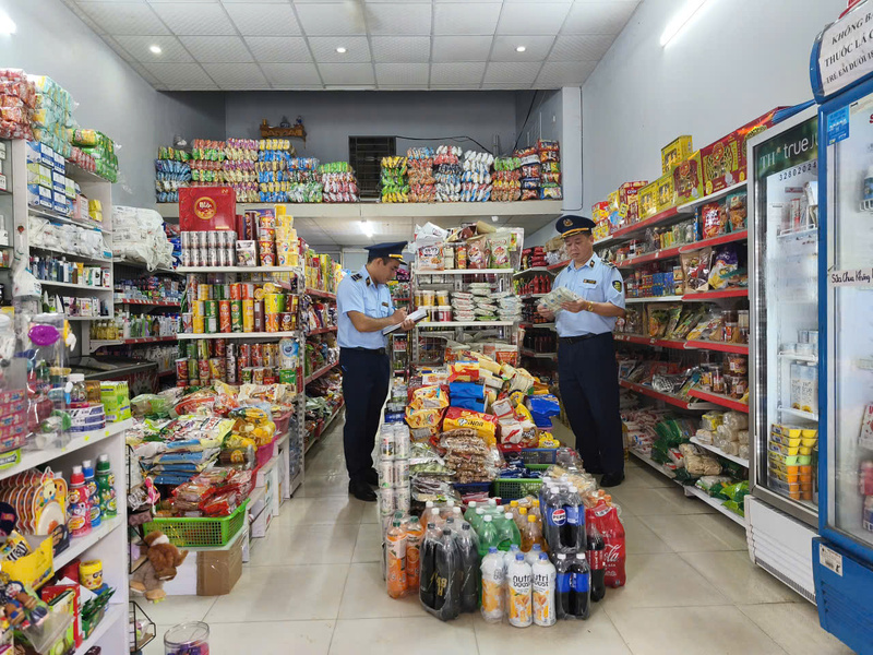 Lực lượng Quản lý thị trường tỉnh Lạng Sơn rà soát địa bàn, lập danh sách 8 cơ sở sản xuất, kinh doanh để xây dựng kế hoạch kiểm tra ATTP dịp Trung thu 2025.