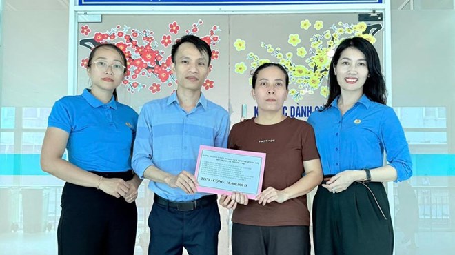 Người lao động gặp khó, Công đoàn động viên cả tinh thần lẫn vật chất