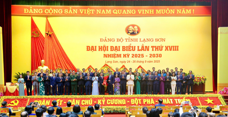 Ban Chấp hành Đảng bộ tỉnh Lạng Sơn khóa XVIII, nhiệm kỳ 2025 - 2030 ra mắt Đại hội.