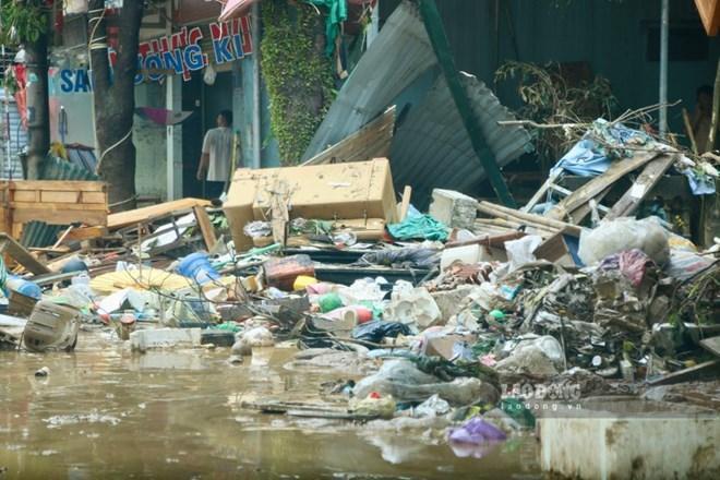 Cấp bách vấn đề môi trường, phòng chống dịch bệnh sau lũ