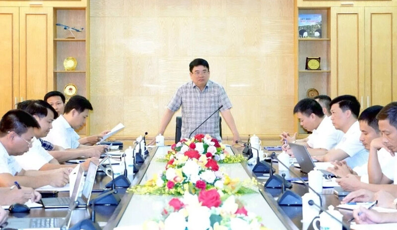 Ông Nguyễn Tiến Hiệu, Trưởng ban Quản lý khu kinh tế Nghi Sơn và các khu công nghiệp tỉnh Thanh Hóa được điều động, bổ nhiệm giữ chức Giám đốc Sở Công Thương Thanh Hóa. Ảnh: Hùng Mạnh