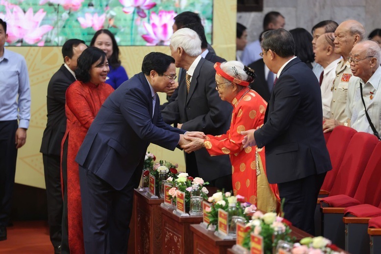 Thủ tướng Phạm Minh Chính với các đại biểu dự Đại hội - Ảnh: VGP/Nhật Bắc