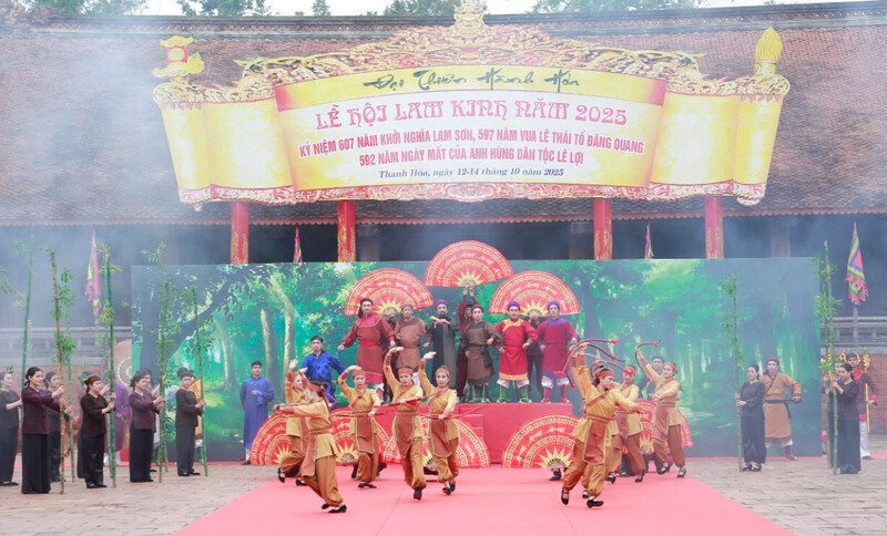 Chương trình nghệ thuật “Hào khí Lam Sơn - Tỏa sáng trường tồn” được dàn dựng bài bản, công phu. Ảnh: Lê Hợi